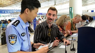 China Perluas Dukungan Multibahasa untuk Hotline Layanan Imigrasi