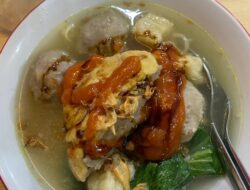 Musim Hujan Enaknya Jajan Seblak dan Bakso