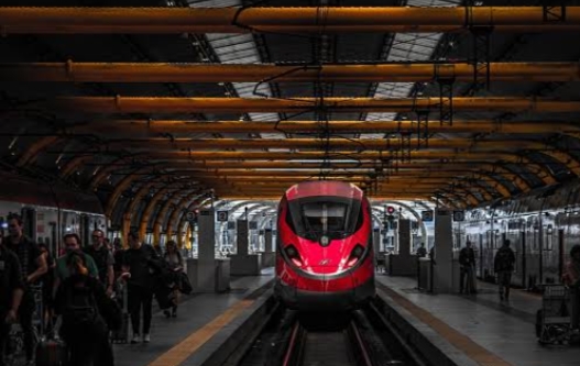 Kritik PKS Proyek Whoosh: Tolak APBN untuk Bayar Utang