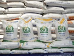 Keluarga Penerima Manfaat KPM Bersiap Terima Distribusi Sepuluh Kilogram Setiap Bulan